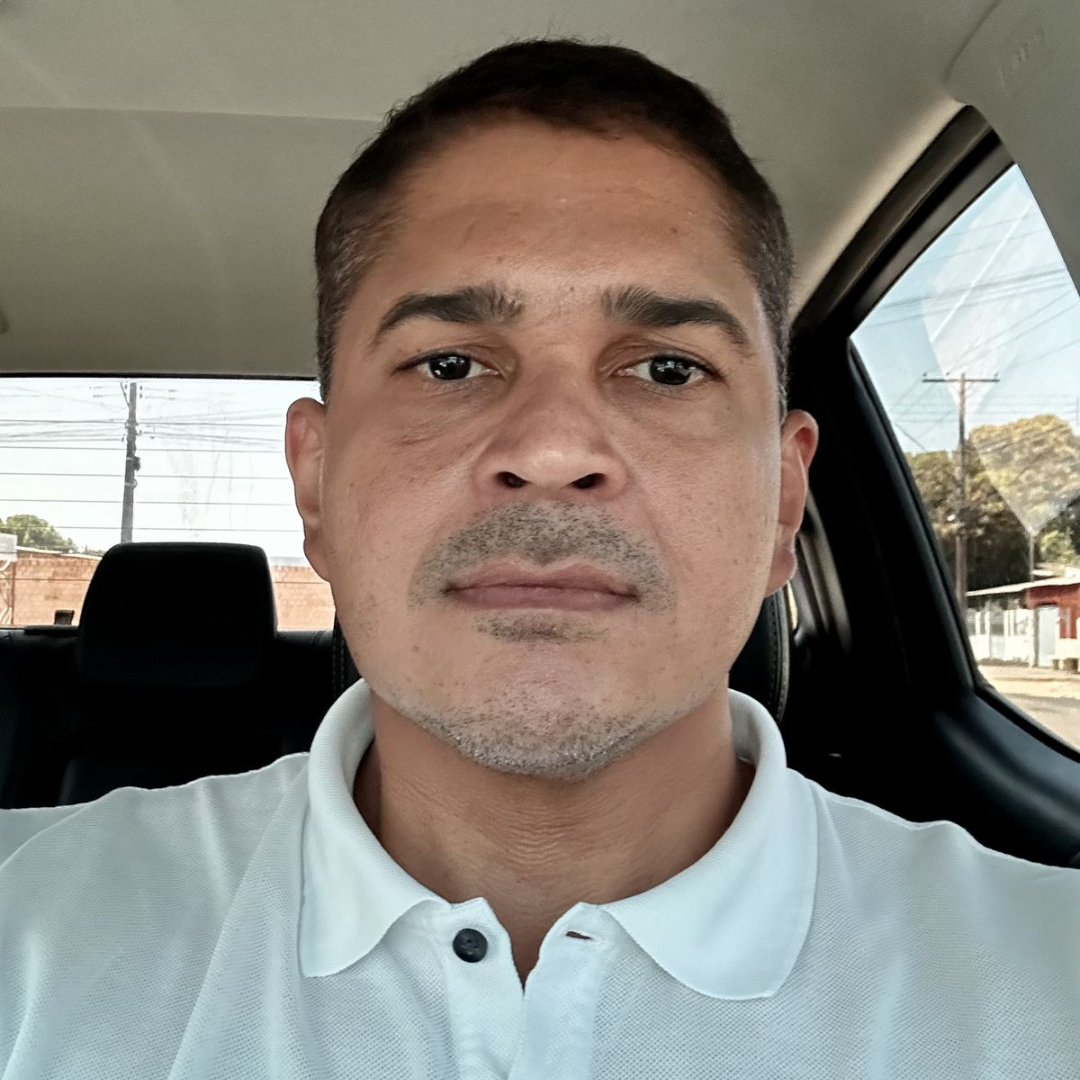 <em>Manuel R.</em>